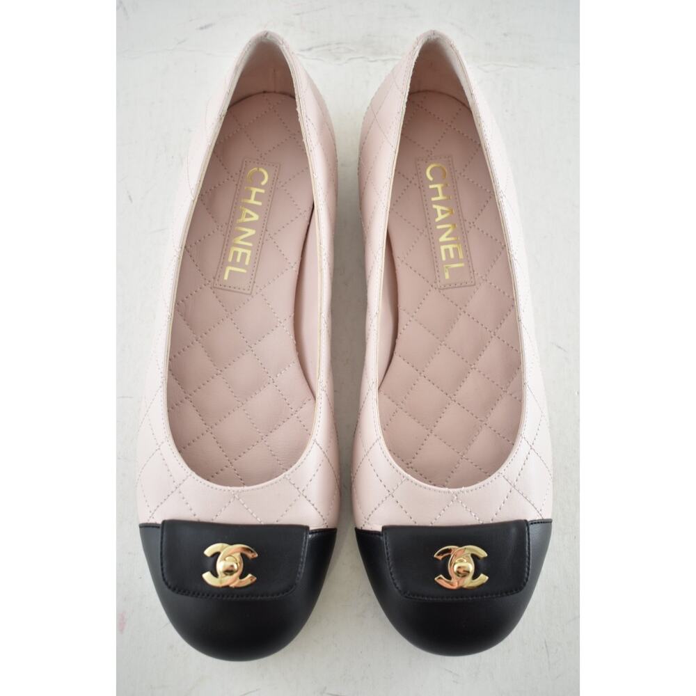 Chanel 24B Pink Black Turnlock Gold CC Logo Quilted Ballet Ballerina Flat 38 - Picture 1 of 15